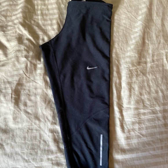 Nike Capri Leggings - Picture 1 of 3